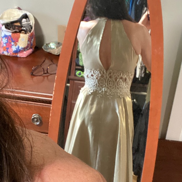 Gold formal gown - Picture 4 of 4